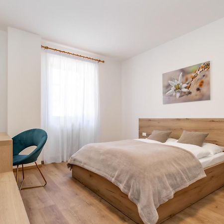 Ansitz Von Wohlgemuth Apartment Salorno Bagian luar foto