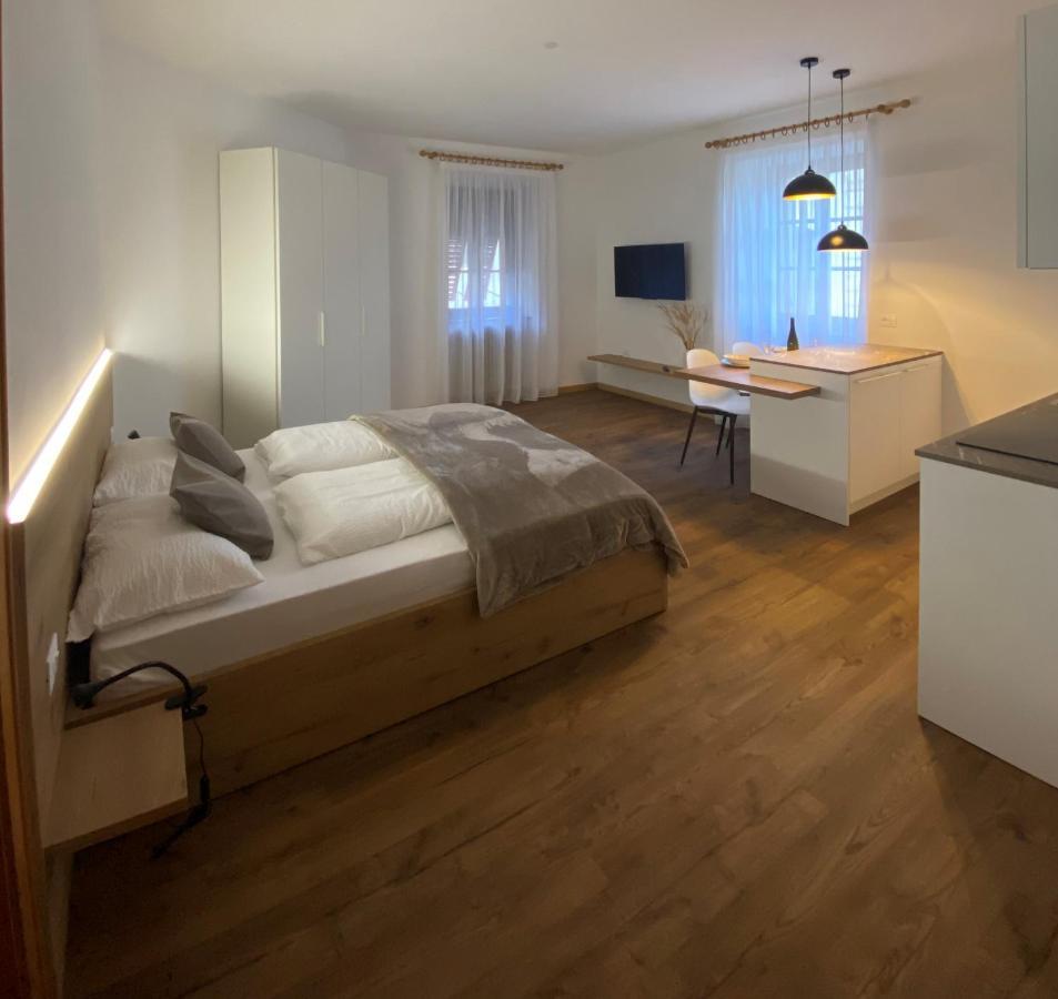 Ansitz Von Wohlgemuth Apartment Salorno Bagian luar foto