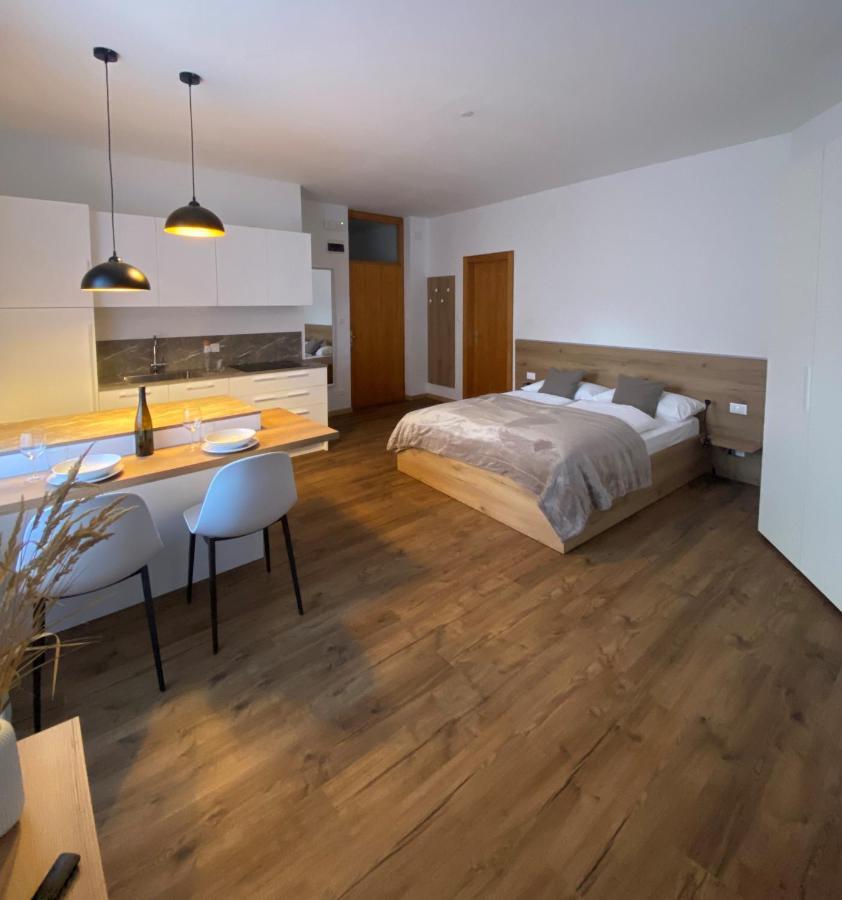Ansitz Von Wohlgemuth Apartment Salorno Bagian luar foto
