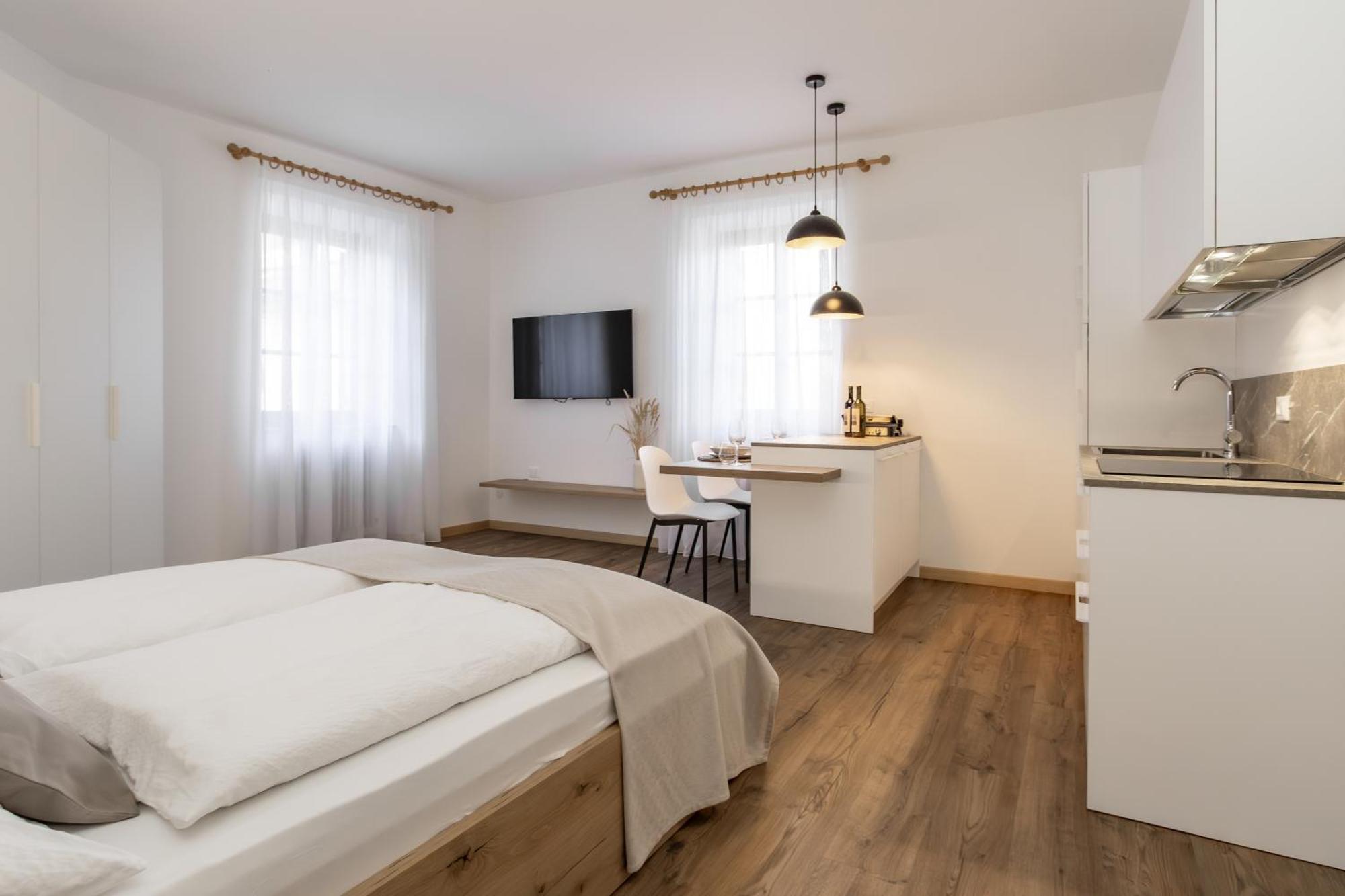 Ansitz Von Wohlgemuth Apartment Salorno Bagian luar foto