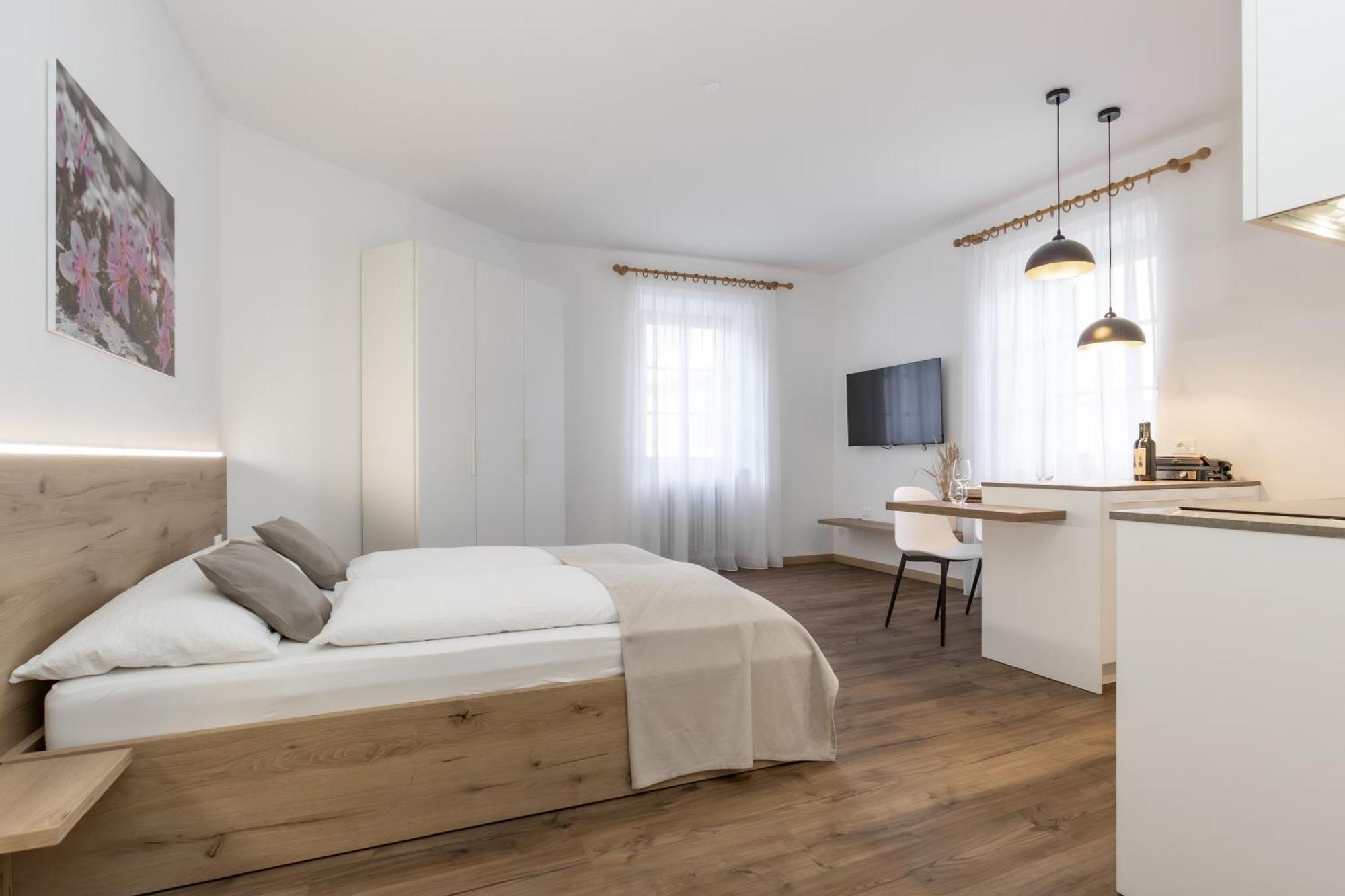 Ansitz Von Wohlgemuth Apartment Salorno Bagian luar foto