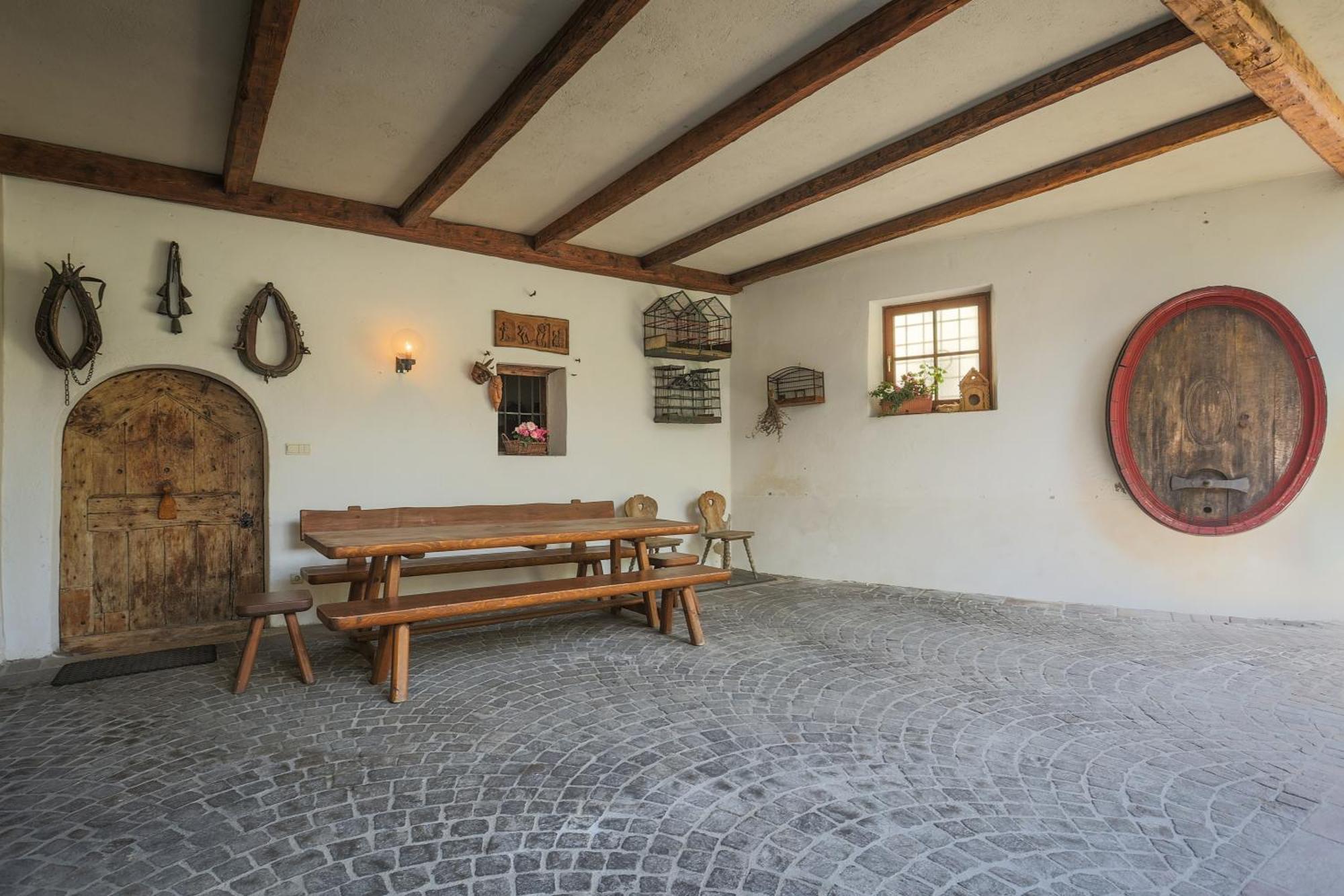 Ansitz Von Wohlgemuth Apartment Salorno Bagian luar foto