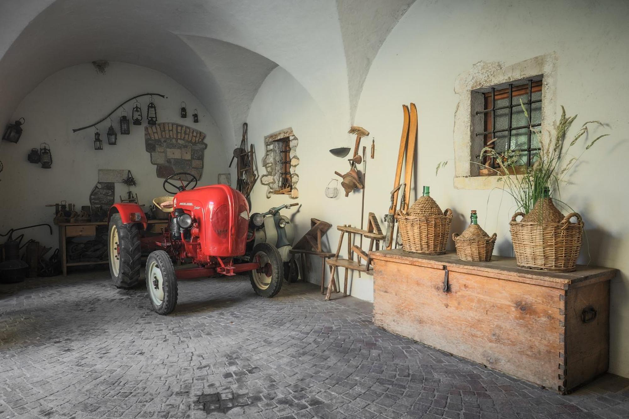 Ansitz Von Wohlgemuth Apartment Salorno Bagian luar foto