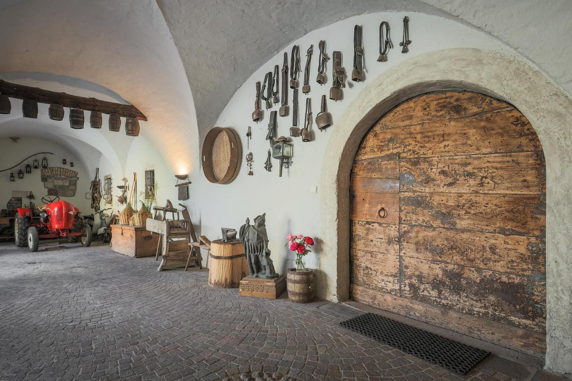 Ansitz Von Wohlgemuth Apartment Salorno Bagian luar foto