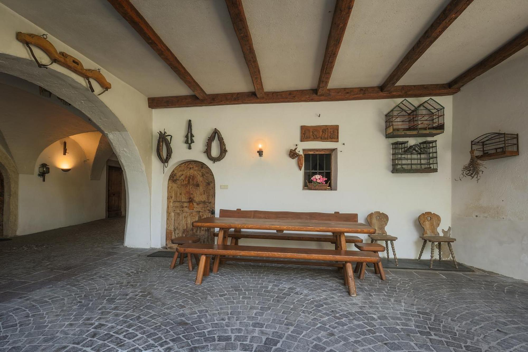 Ansitz Von Wohlgemuth Apartment Salorno Bagian luar foto