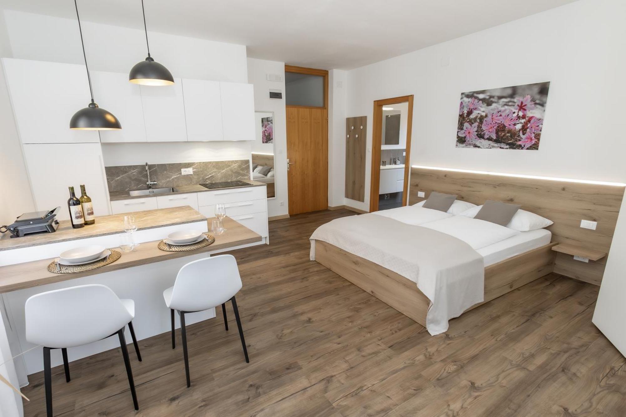 Ansitz Von Wohlgemuth Apartment Salorno Bagian luar foto