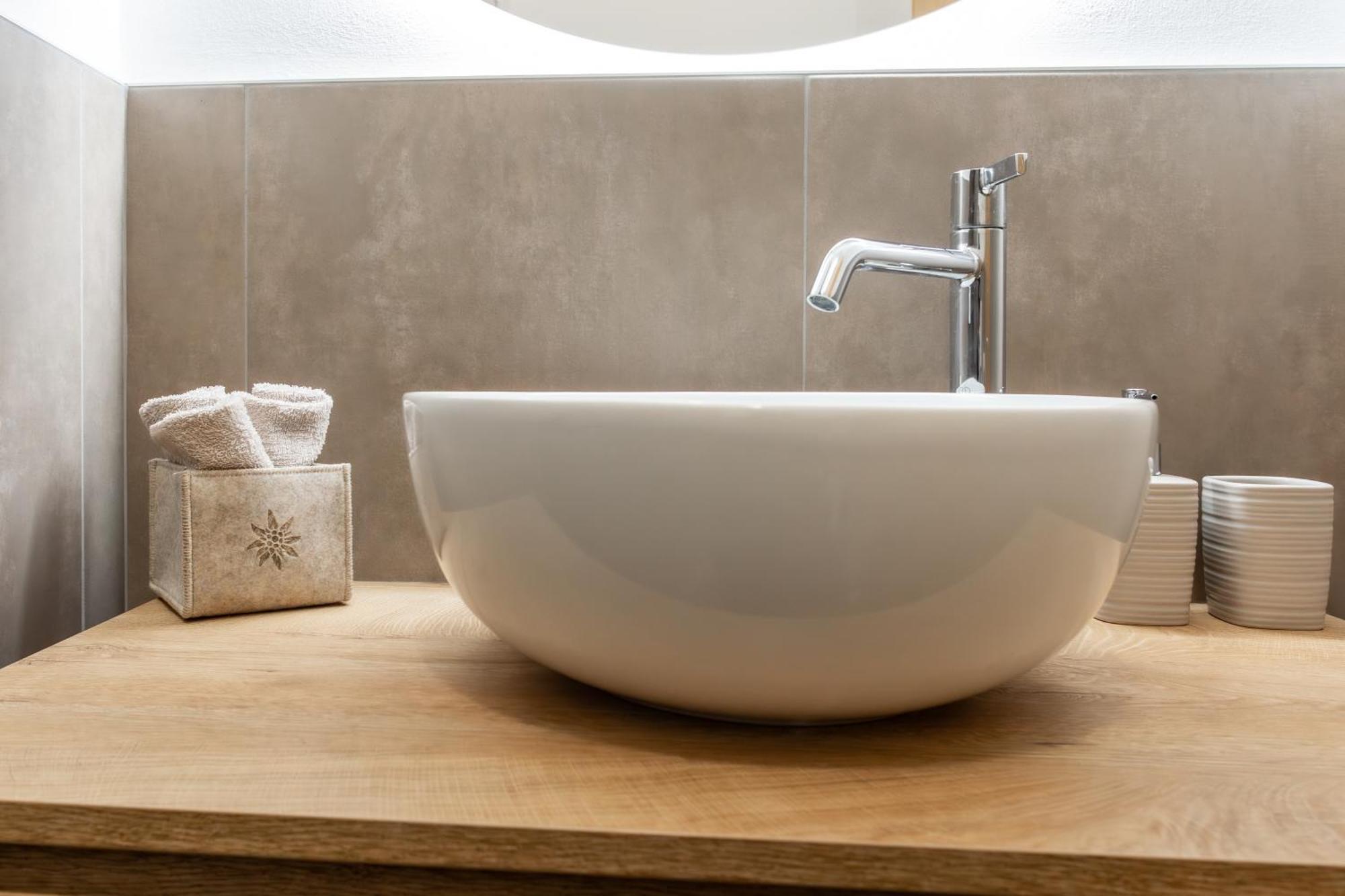 Ansitz Von Wohlgemuth Apartment Salorno Bagian luar foto