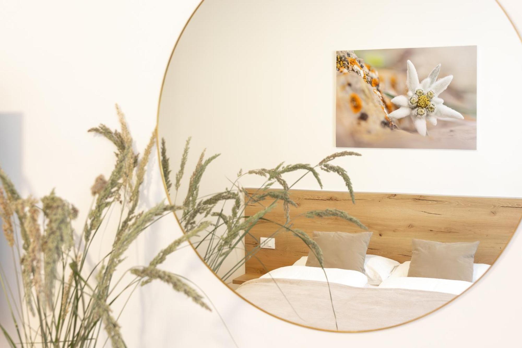 Ansitz Von Wohlgemuth Apartment Salorno Bagian luar foto
